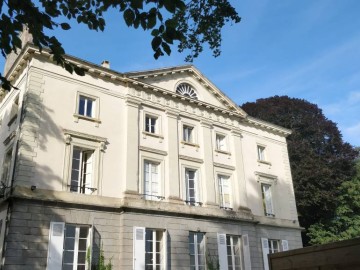 CHATEAU BEAUMONT LTD Group accommodation France Atlantic Loire