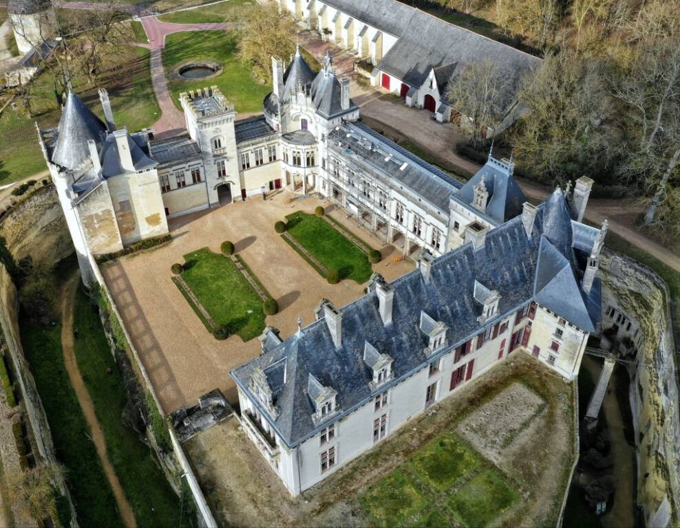 Loire Castle France - ䷞ CHATEAU DE BREZE - Saumur wine