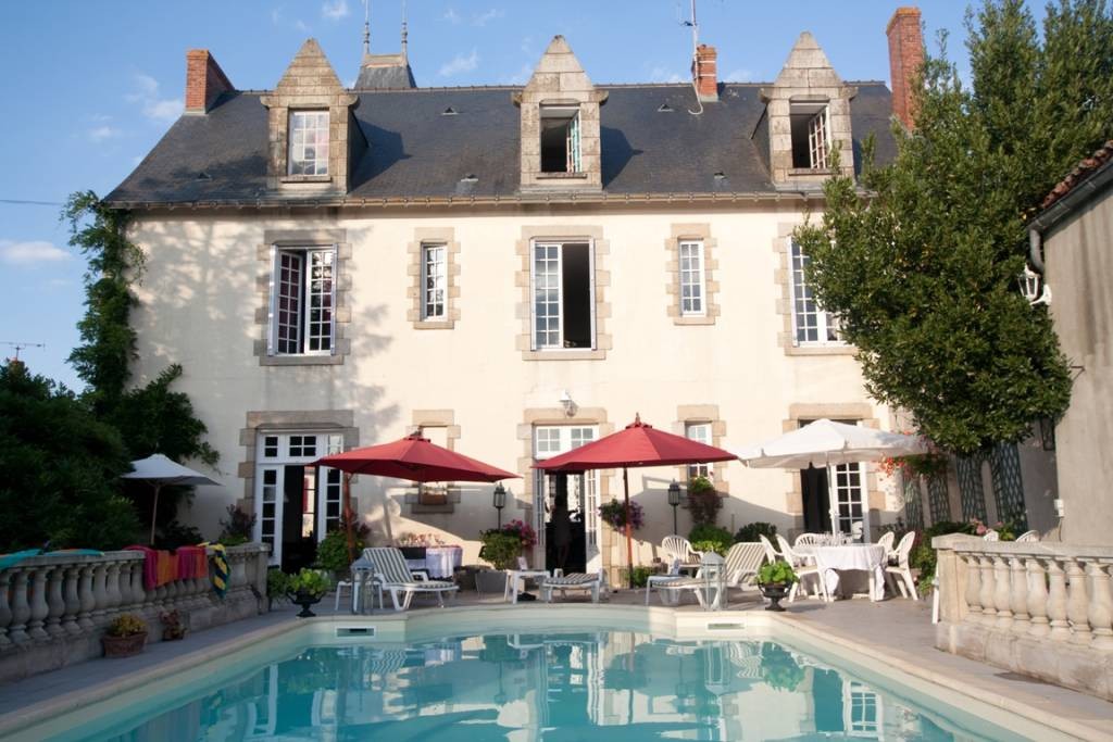 CHAMBRES D'HOTES LE PETIT CHATEAU N3: Bed And Breakfast France ...