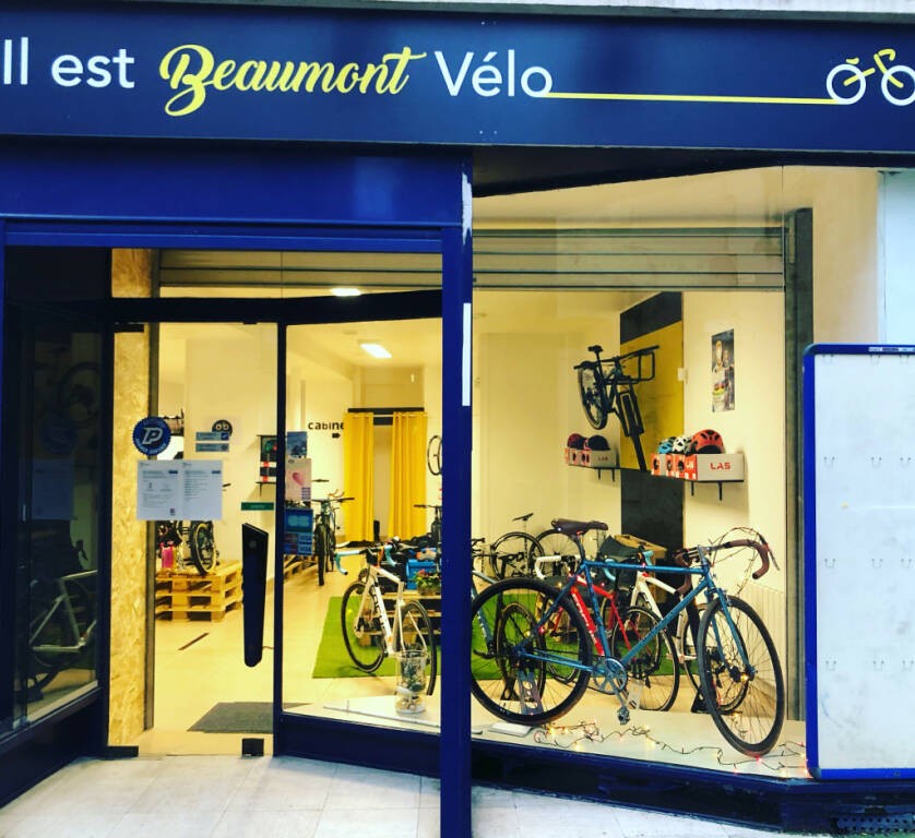 Il est Beaumont Velo bike shop By bike France Atlantic Loire Valley