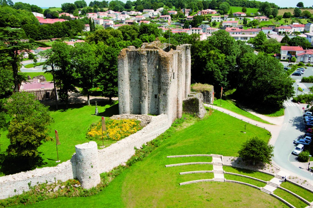 POUZAUGES PETITE CITE DE CARACTERE: Castles France, Atlantic Loire