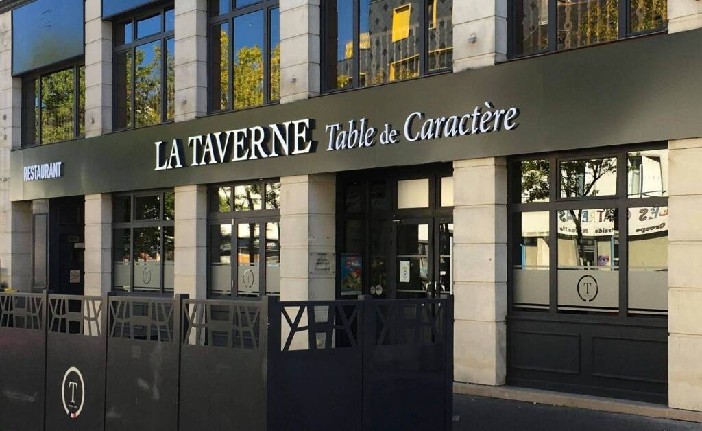 Les arts de la table à la Française - Restaurant la Taverne, Table de  Caractères