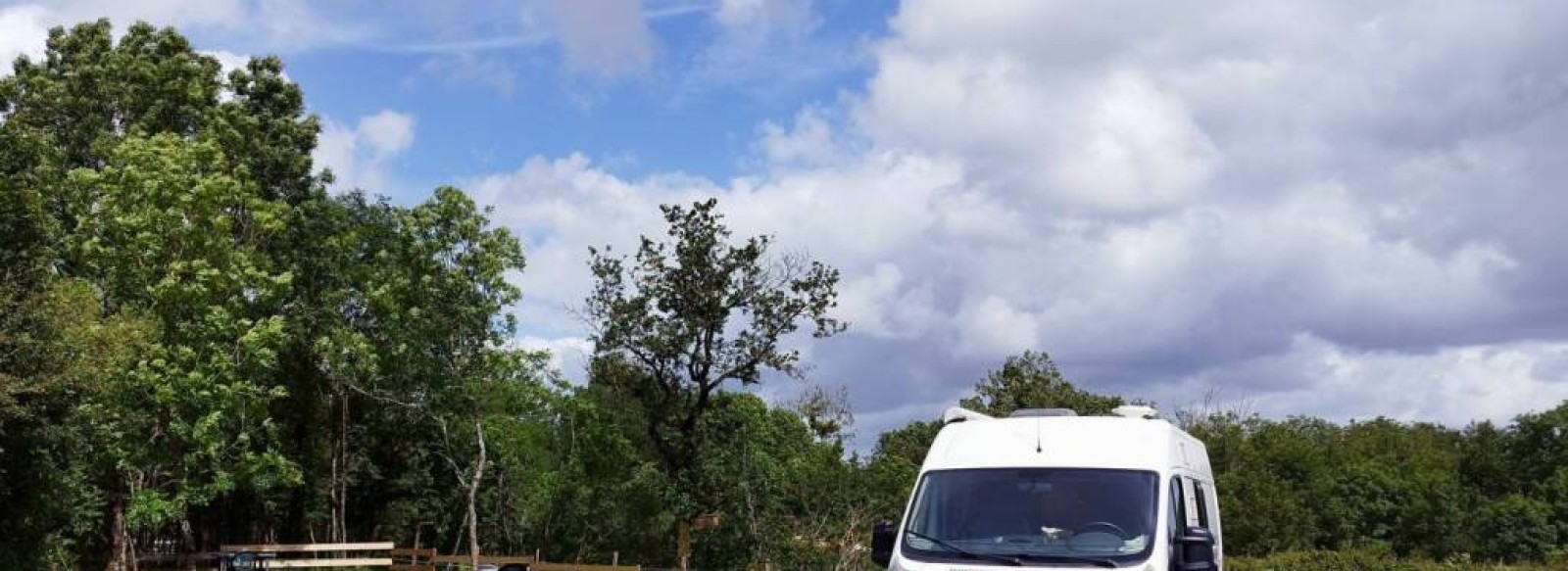 AIRE DE STATIONNEMENT CAMPING-CAR - L'ATELIER DE LA GARE - SIGOURNAIS