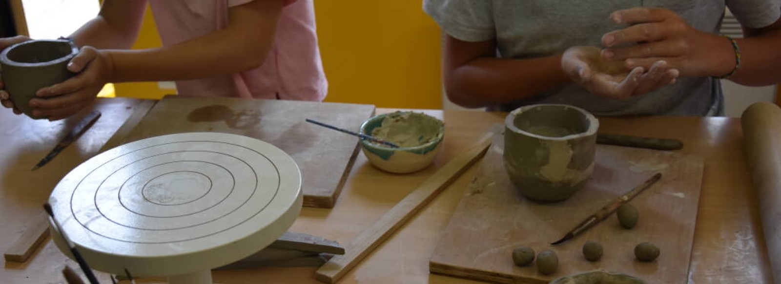 Les chemins en couleurs au musee de la faience et de la ceramique