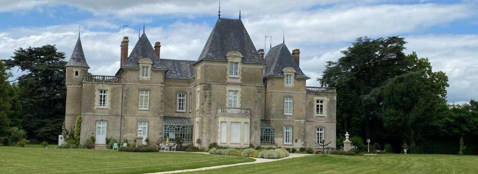 CHATEAU DE SAINT-FULGENT - gite la tour