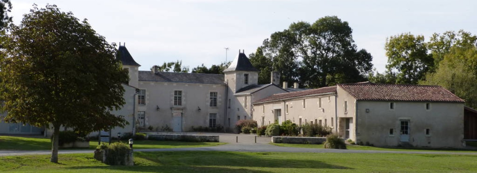 AIRE DE PIQUE-NIQUE - PARC DU VIGNAUD