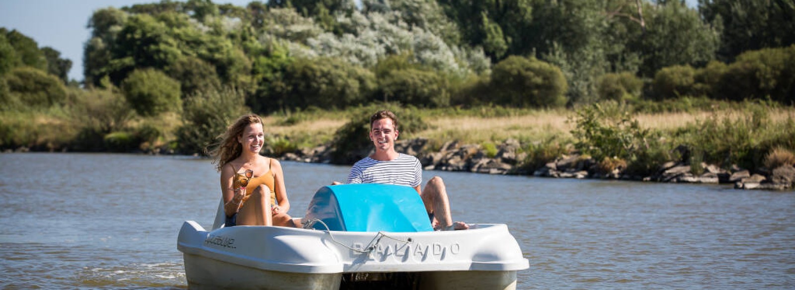 LES CANOES DU MARAIS