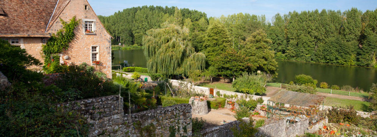 PARCE SUR SARTHE PETITE CITE DE CARACTERE Castles France